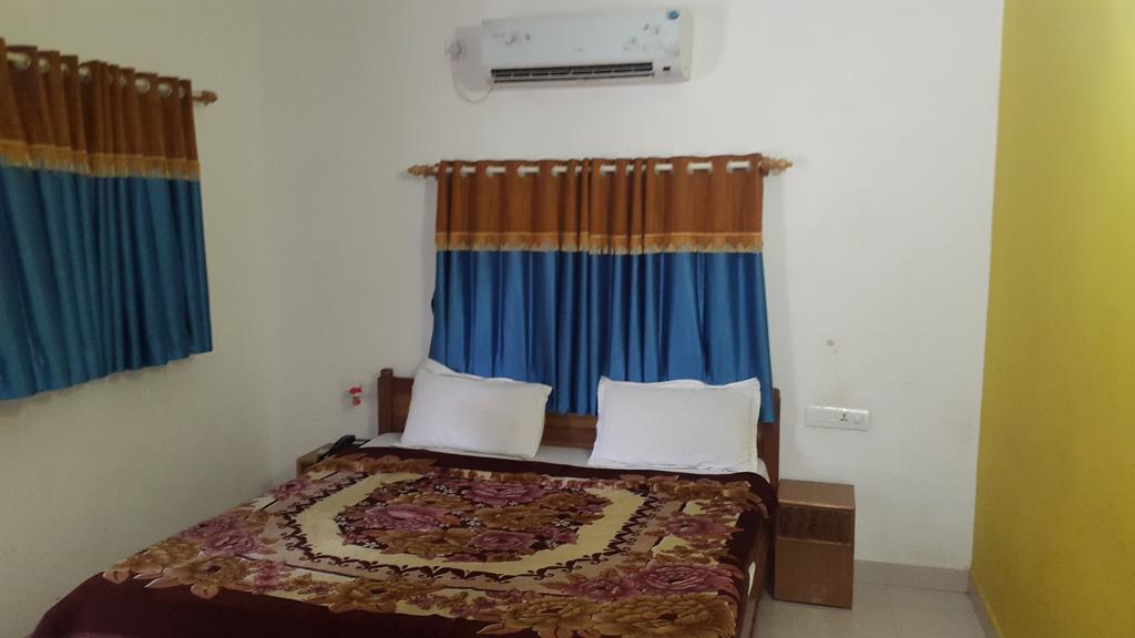 Hotel Krishna Park Resort Diu Room photo