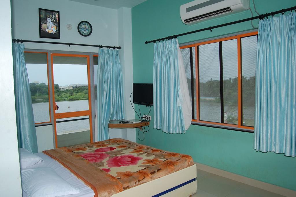Hotel Krishna Park Resort Diu Room photo